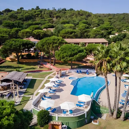 28 Maria Levy's Saint-Tropez