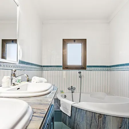 28 Maria Levy's Vila