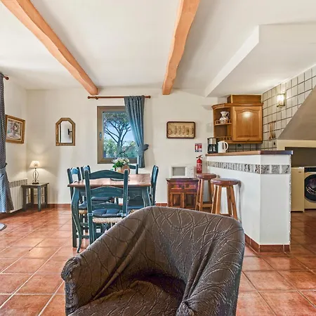 28 Maria Levy's Vila