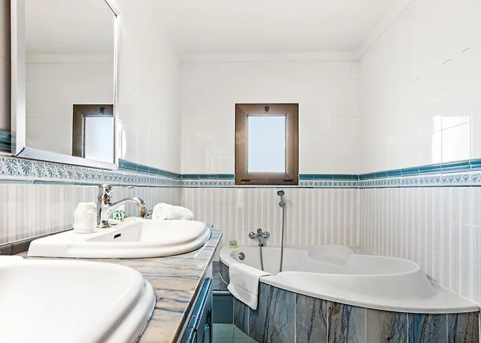 28 Maria Levy's * סן טרופז